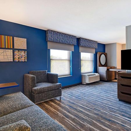 Hampton Inn Potomac Mills Вудбридж Экстерьер фото
