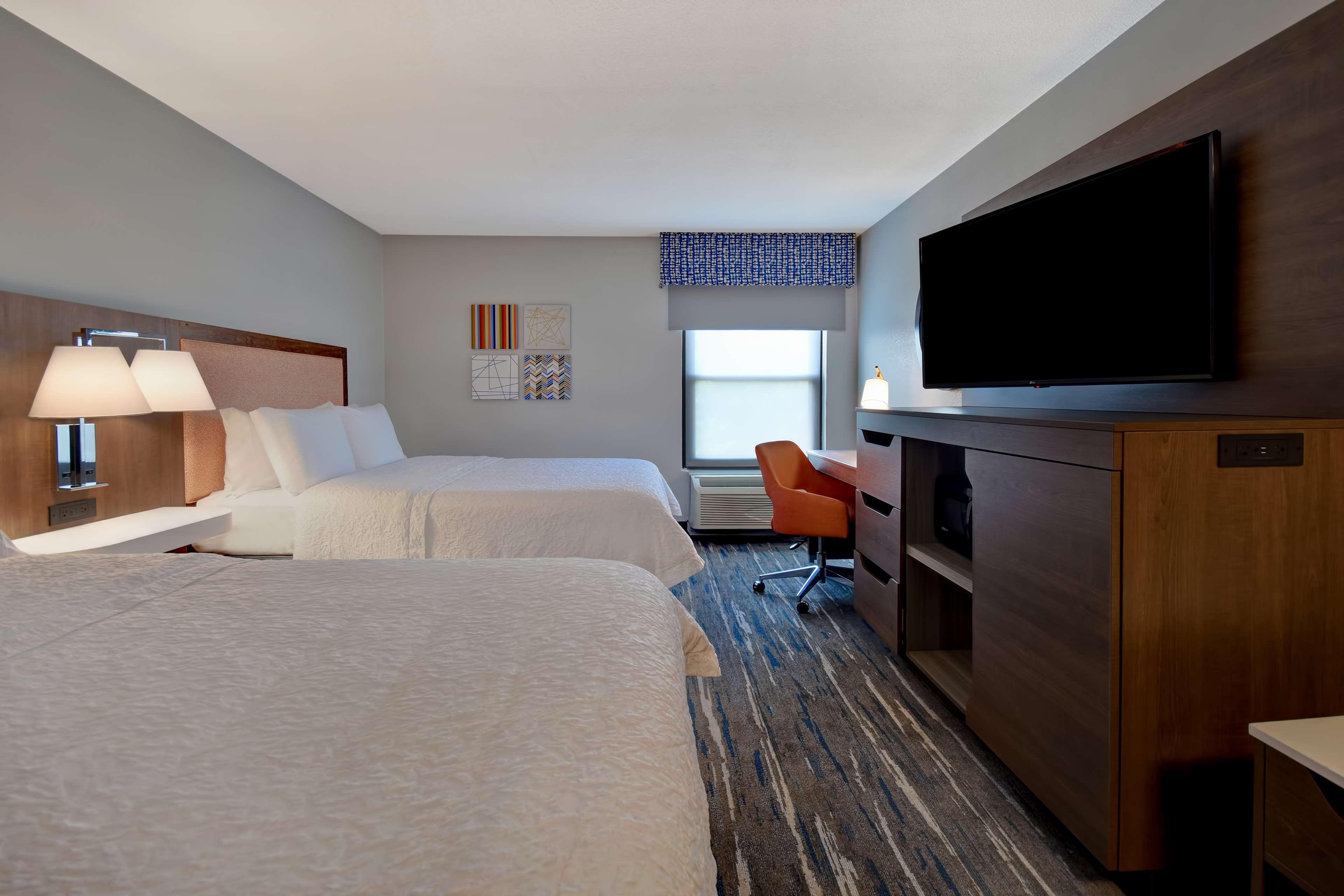 Hampton Inn Potomac Mills Вудбридж Экстерьер фото
