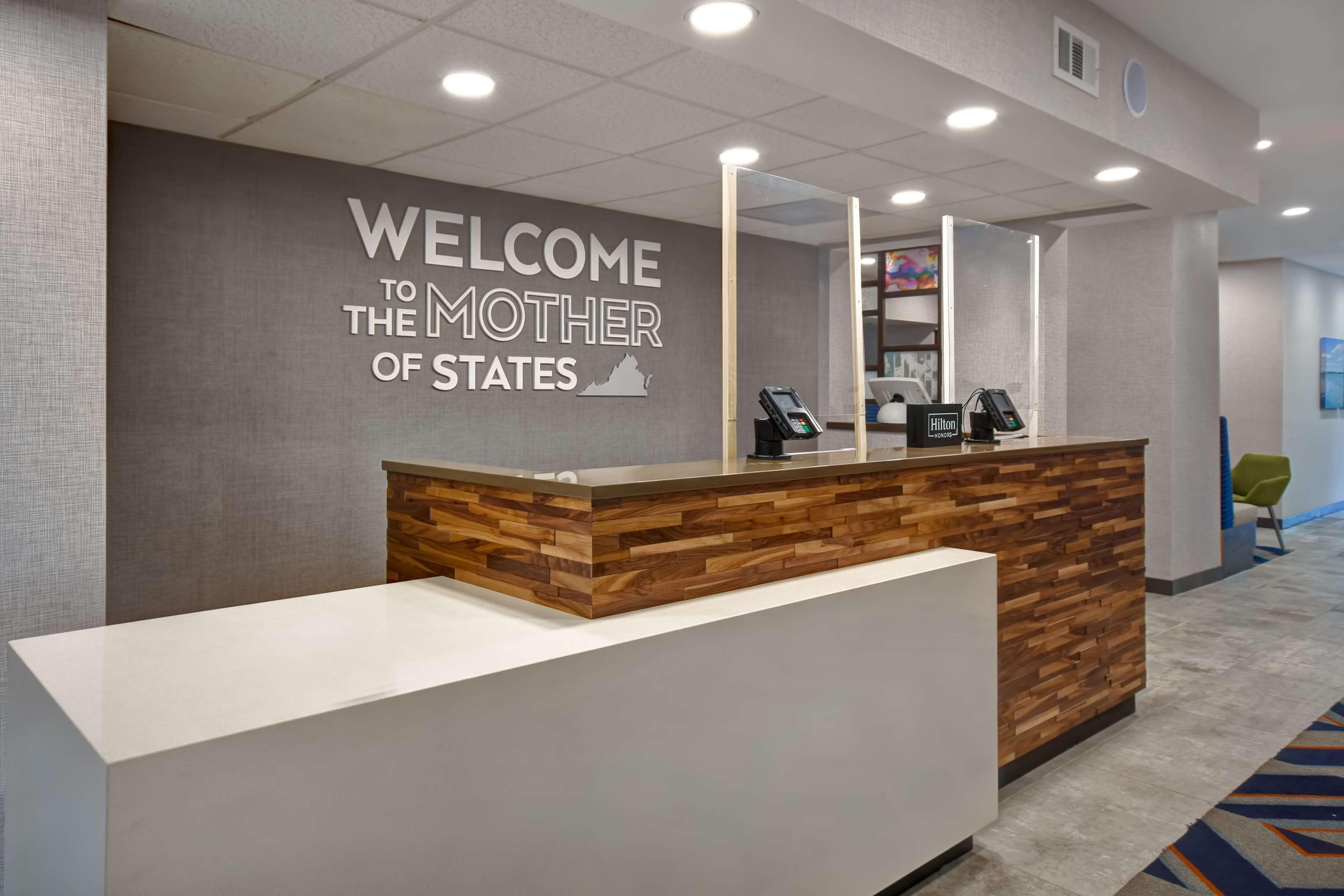 Hampton Inn Potomac Mills Вудбридж Экстерьер фото