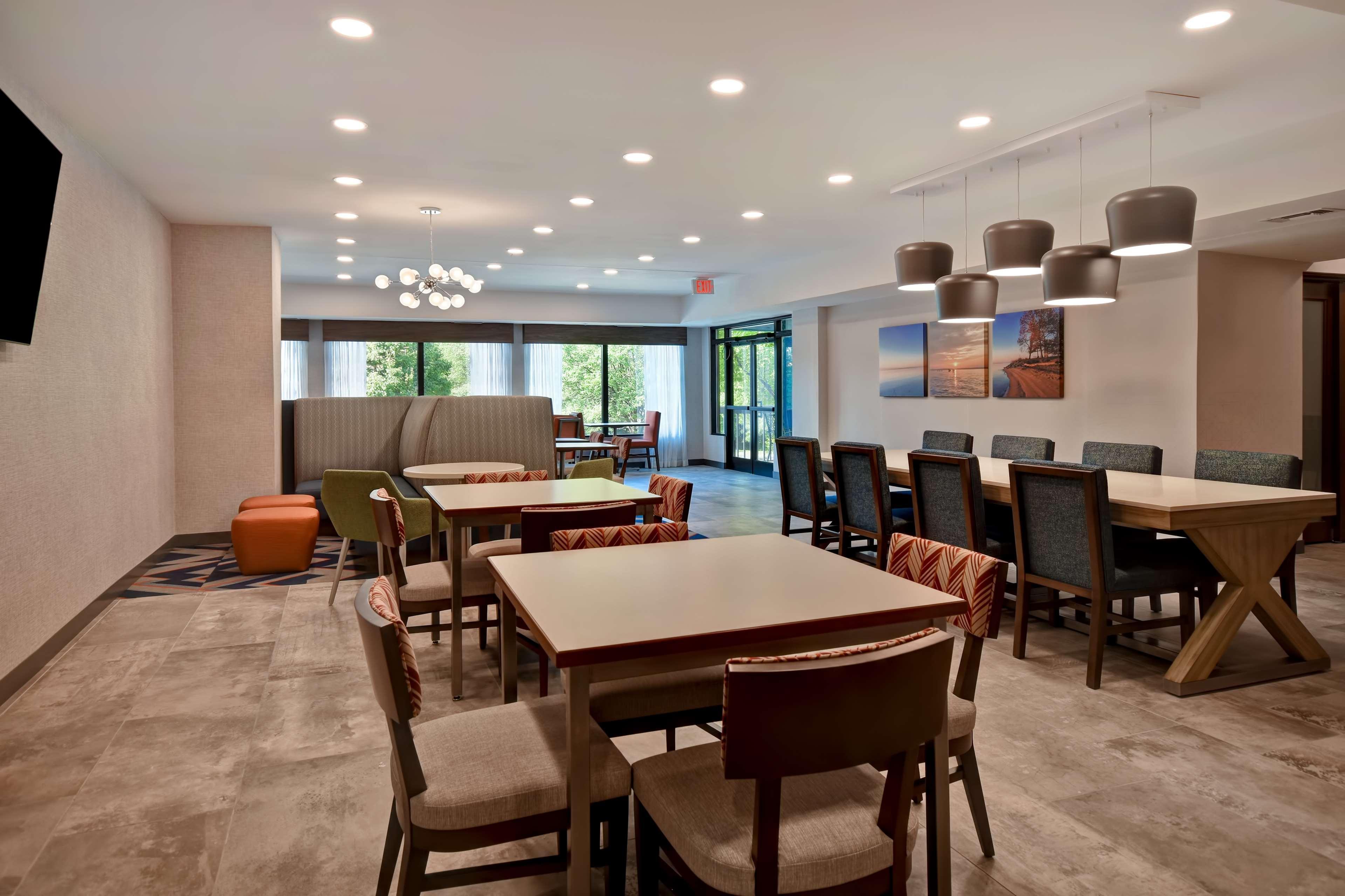 Hampton Inn Potomac Mills Вудбридж Экстерьер фото