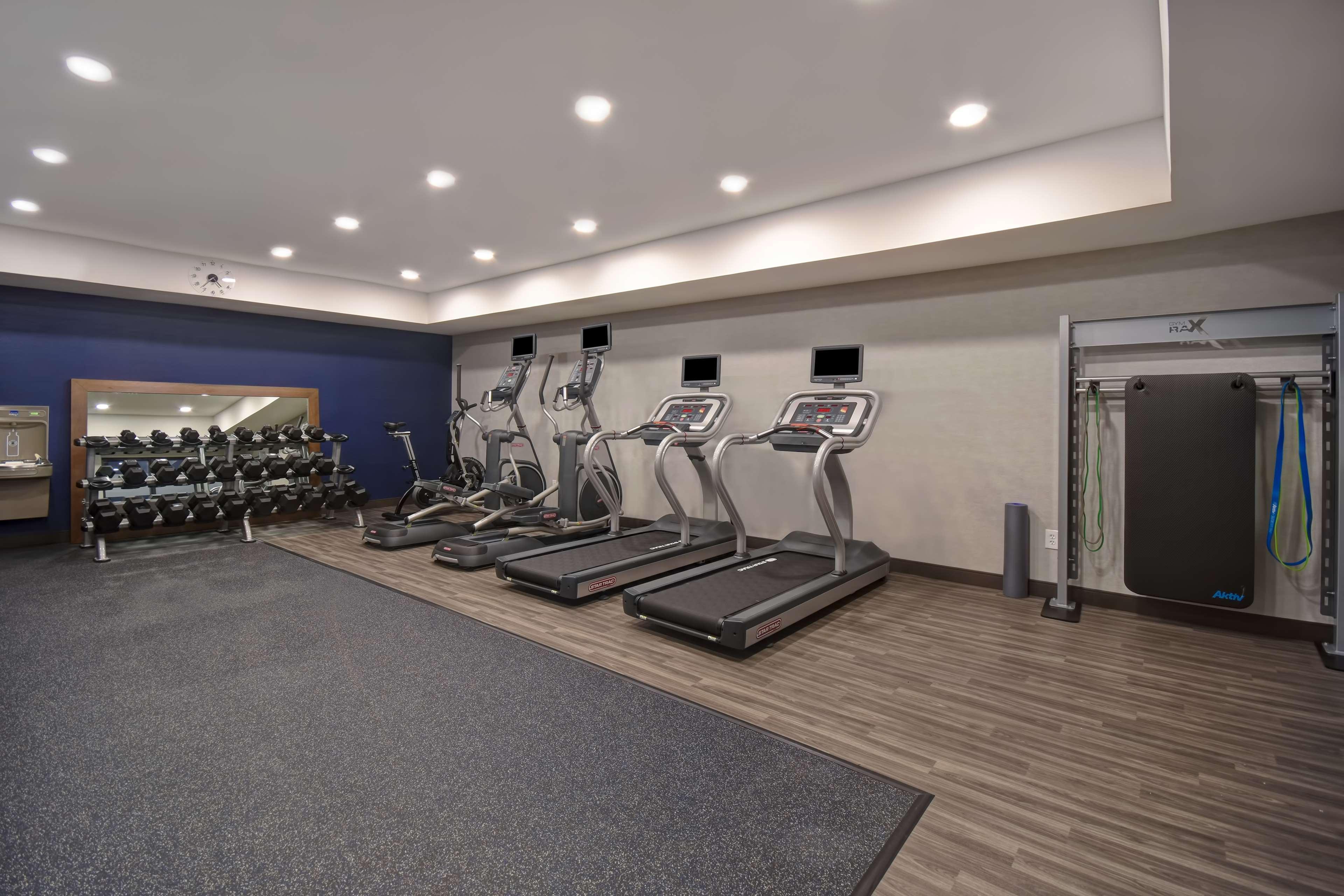 Hampton Inn Potomac Mills Вудбридж Экстерьер фото