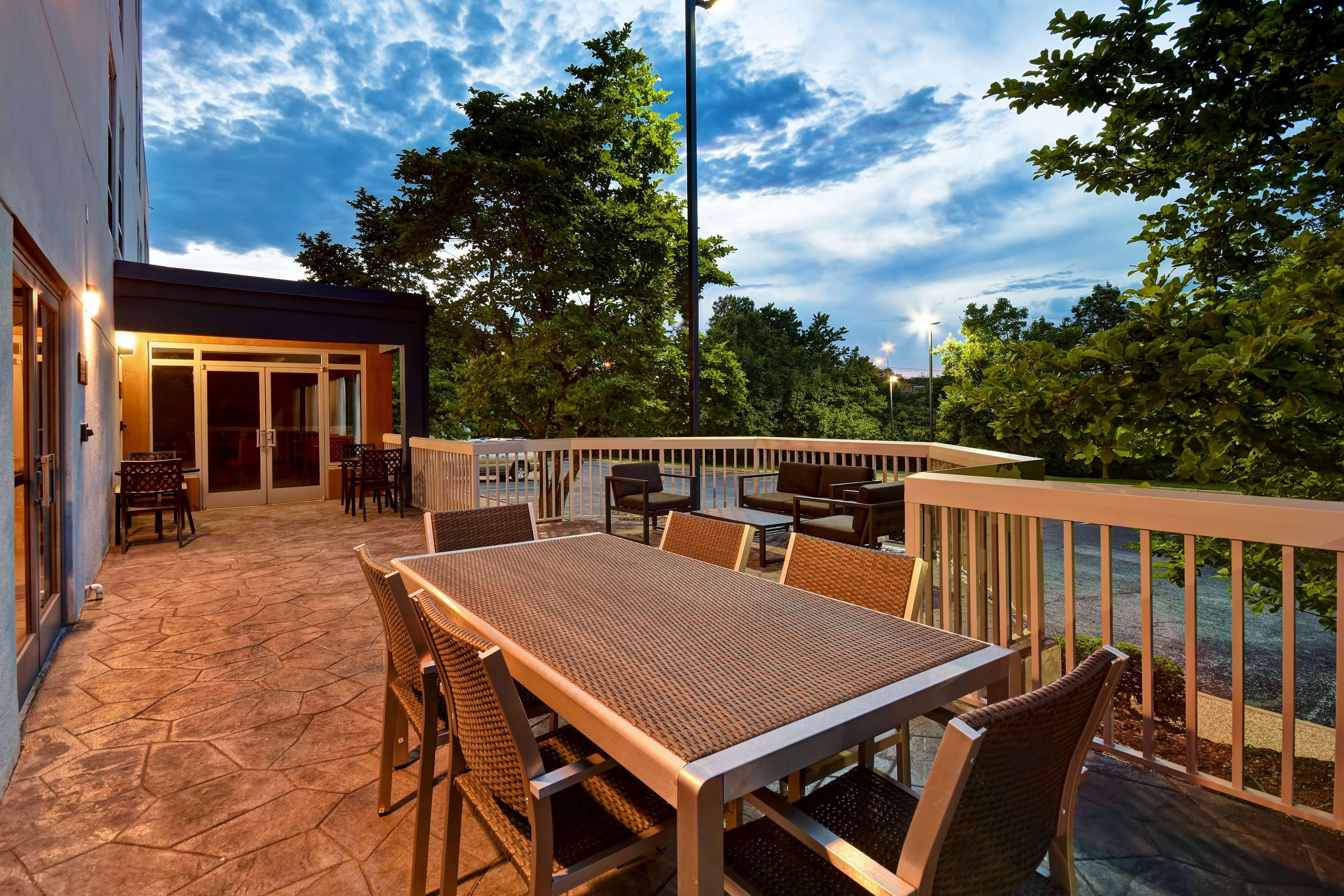 Hampton Inn Potomac Mills Вудбридж Экстерьер фото