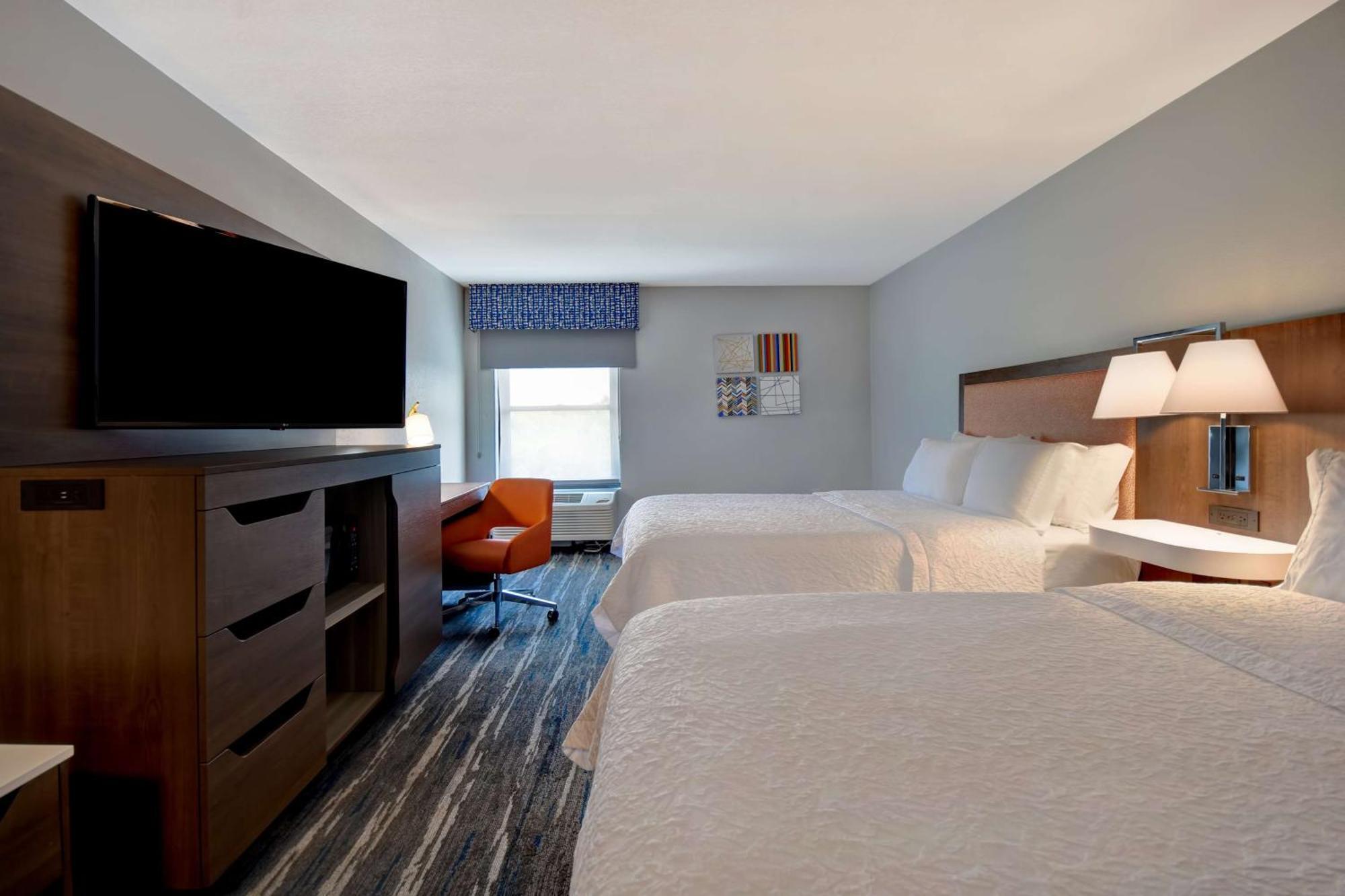 Hampton Inn Potomac Mills Вудбридж Экстерьер фото