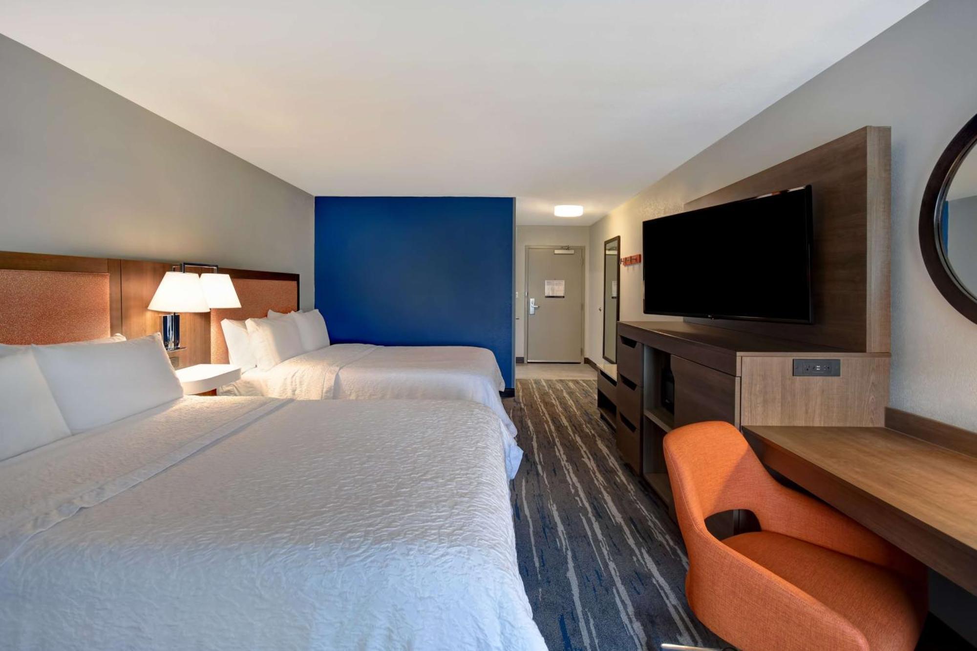Hampton Inn Potomac Mills Вудбридж Экстерьер фото