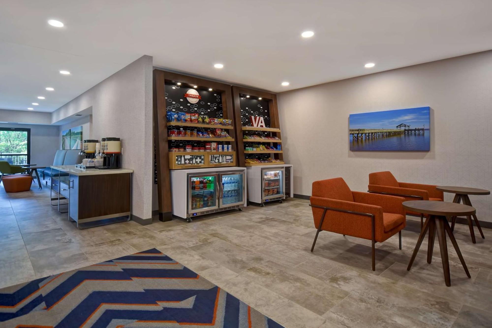 Hampton Inn Potomac Mills Вудбридж Экстерьер фото