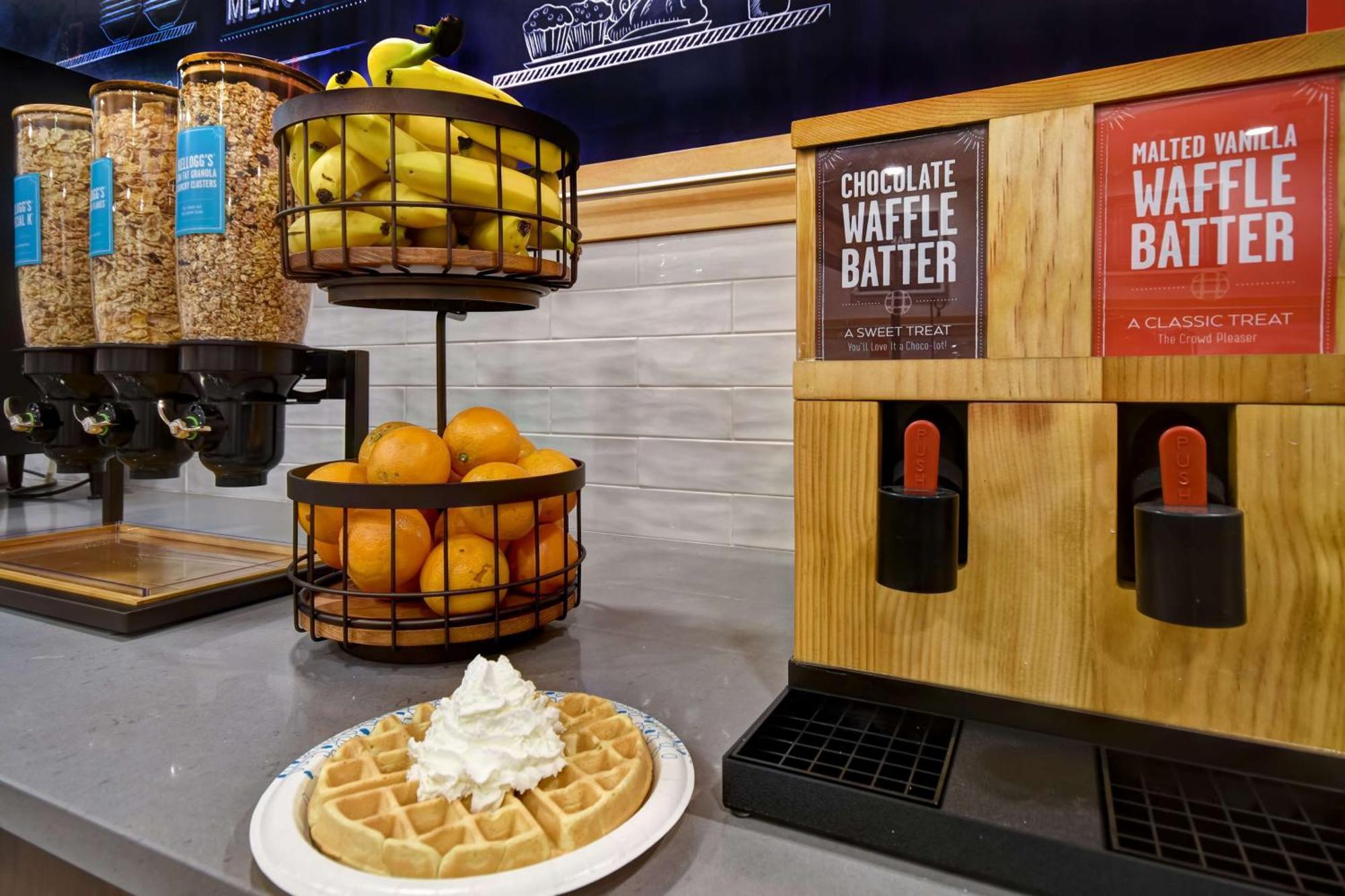 Hampton Inn Potomac Mills Вудбридж Экстерьер фото