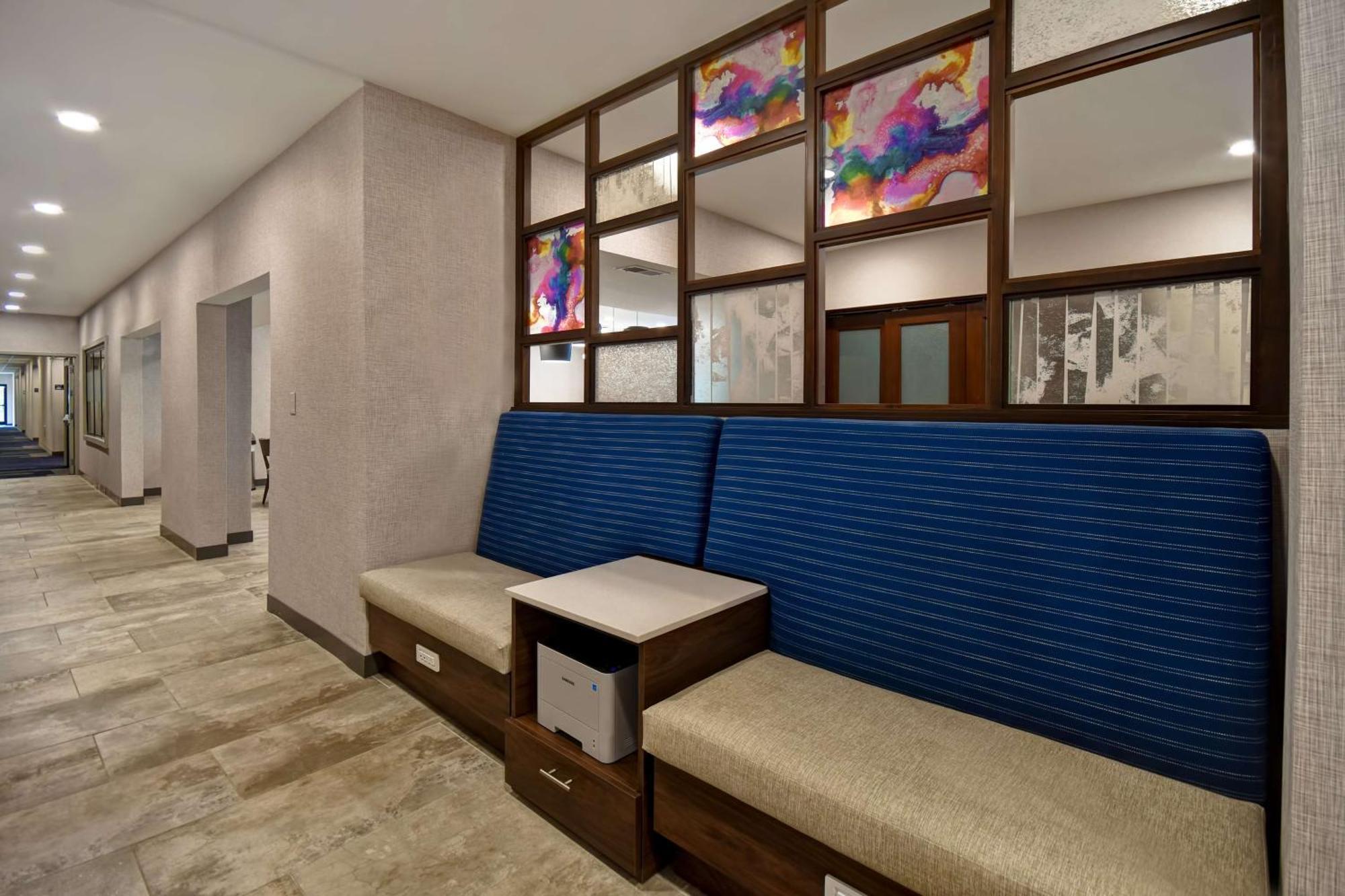 Hampton Inn Potomac Mills Вудбридж Экстерьер фото