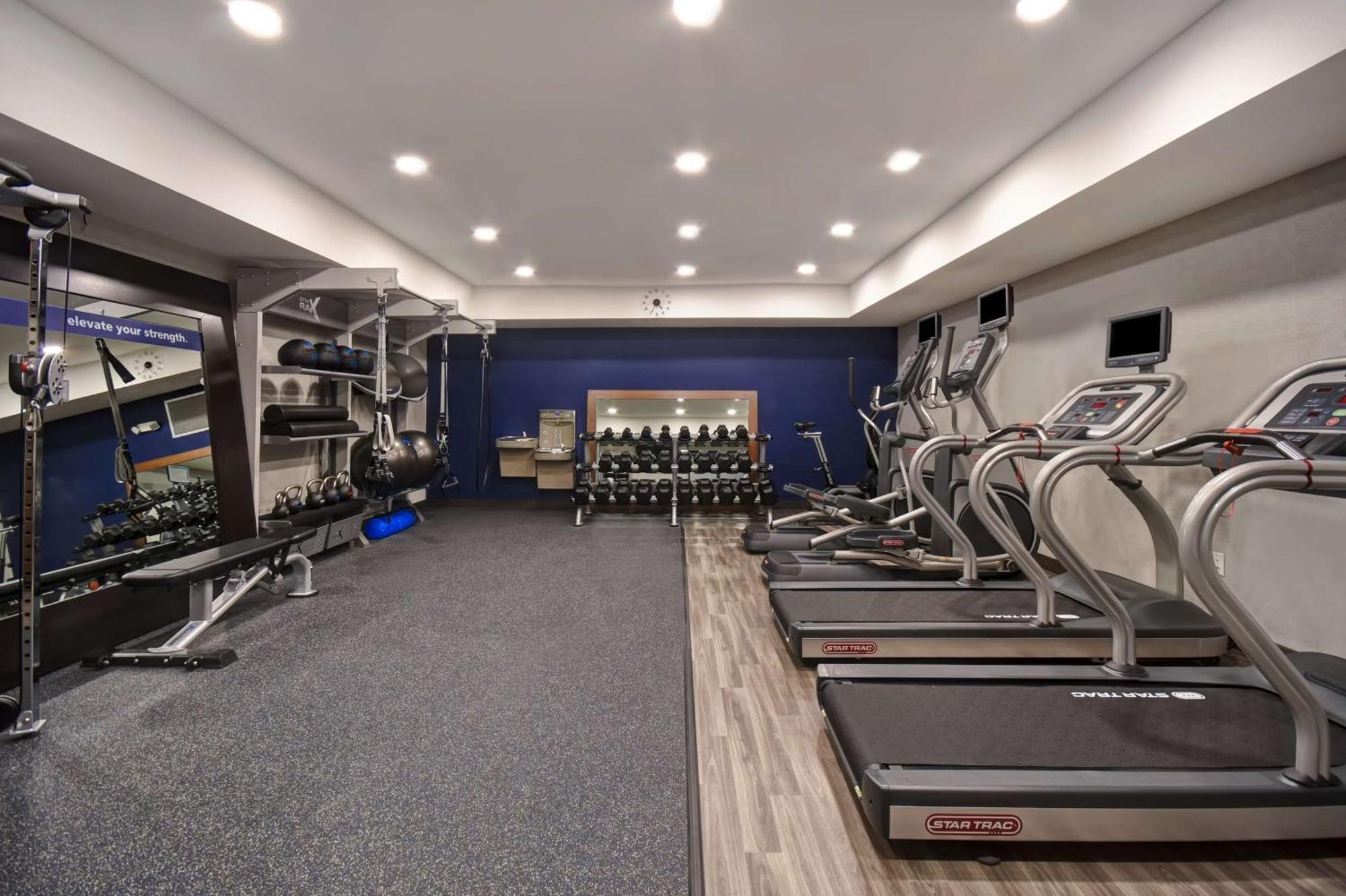 Hampton Inn Potomac Mills Вудбридж Экстерьер фото