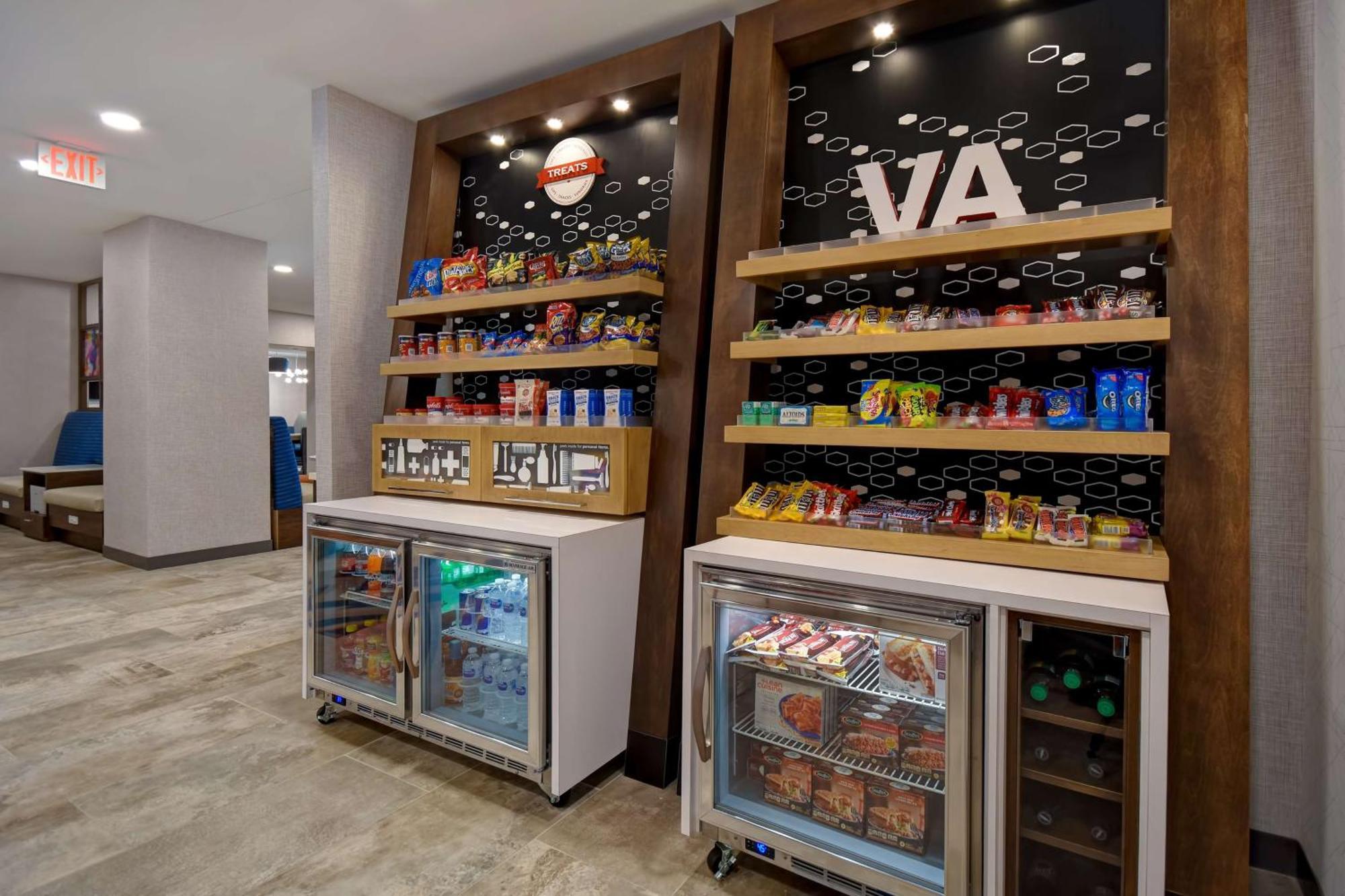 Hampton Inn Potomac Mills Вудбридж Экстерьер фото