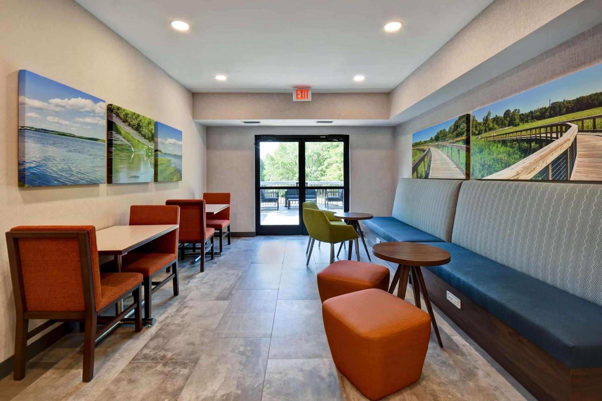 Hampton Inn Potomac Mills Вудбридж Экстерьер фото
