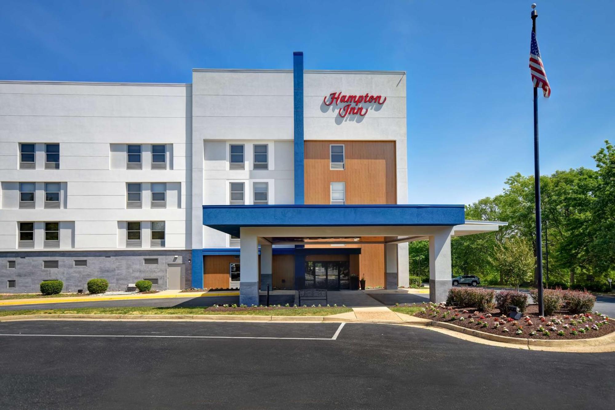 Hampton Inn Potomac Mills Вудбридж Экстерьер фото