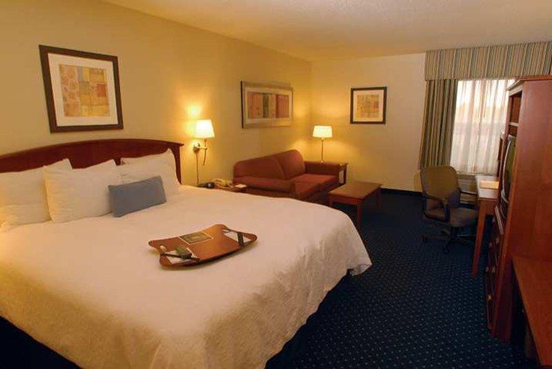Hampton Inn Potomac Mills Вудбридж Экстерьер фото