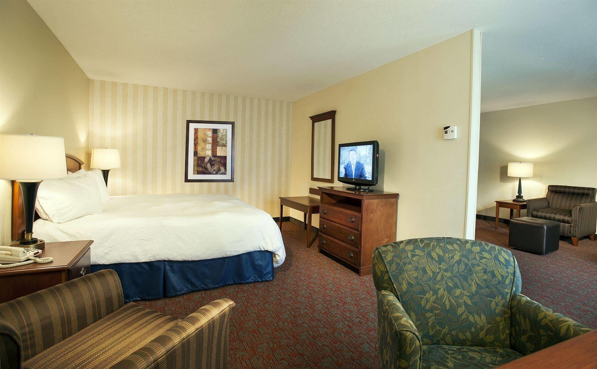 Hampton Inn Potomac Mills Вудбридж Экстерьер фото