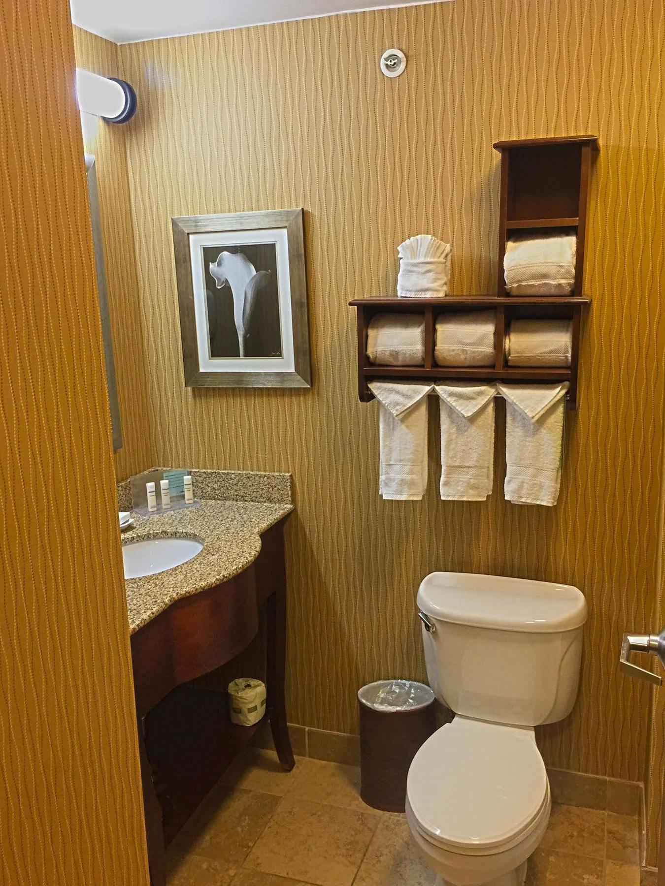 Hampton Inn Potomac Mills Вудбридж Экстерьер фото